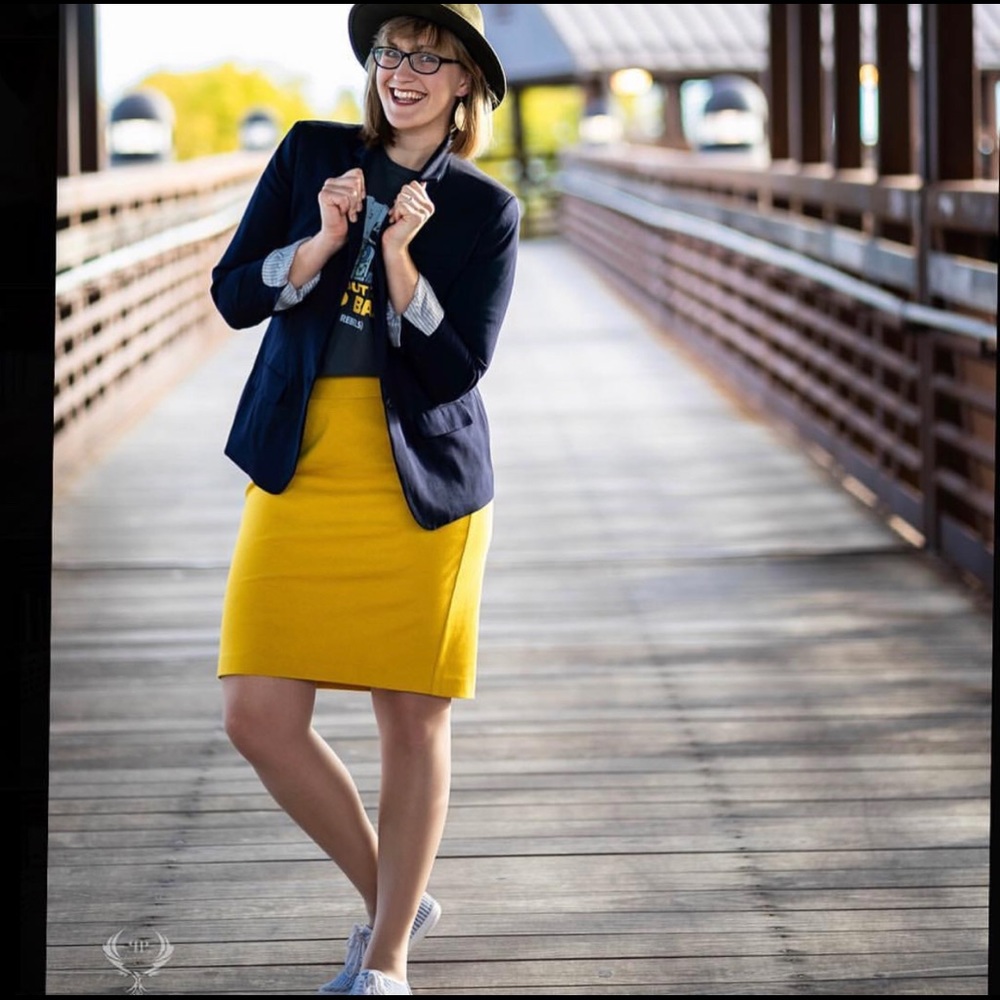 CLOSET CLOSING SALE❤️🎉.                         Salutations🕷 from a Book Lover